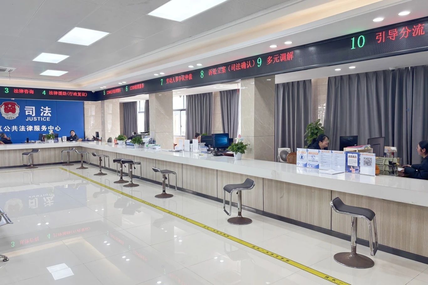 法官进中心助力事心双解——浙江奉化法院解锁参与社会治理新方式 